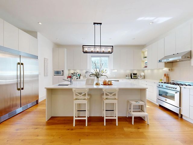 3295 Sunnyside Road 52, Anmore
