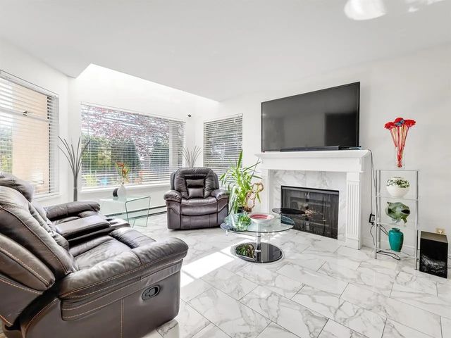1225 Merklin Street 101, White Rock