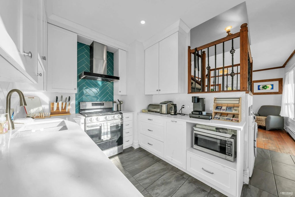 237 Sandringham Avenue, New Westminster