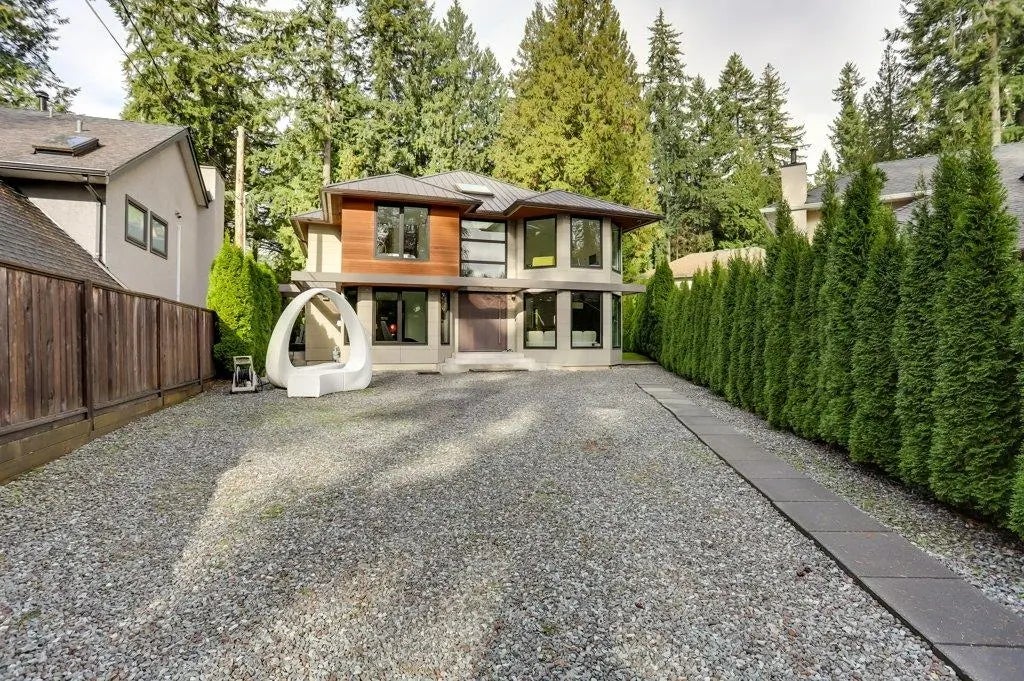4577 Capilano Road, North Vancouver
