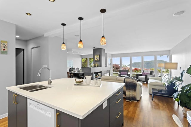 45 Sweetwater Place, Lions Bay