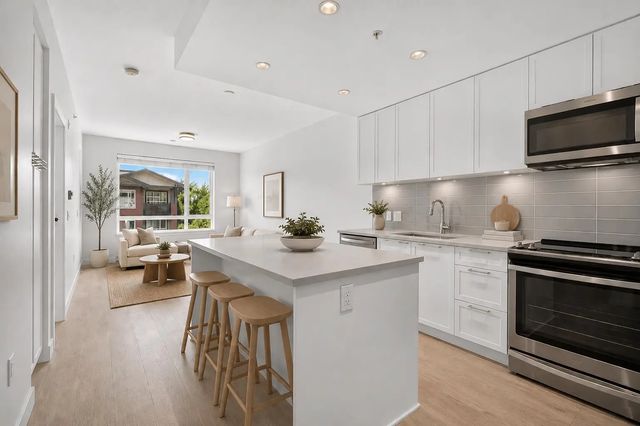 2382 Atkins Avenue 404, Port Coquitlam