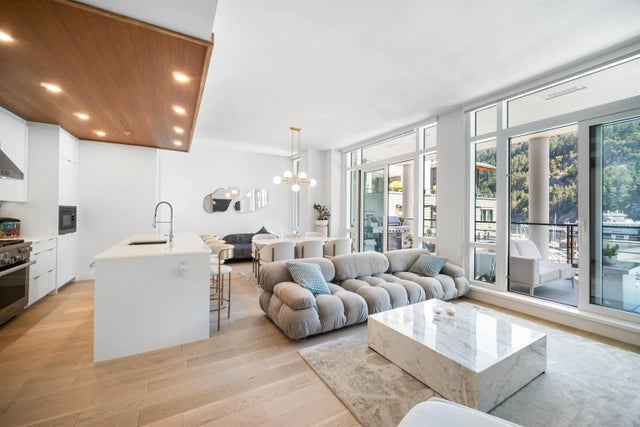 6697 Nelson Avenue 301, West Vancouver