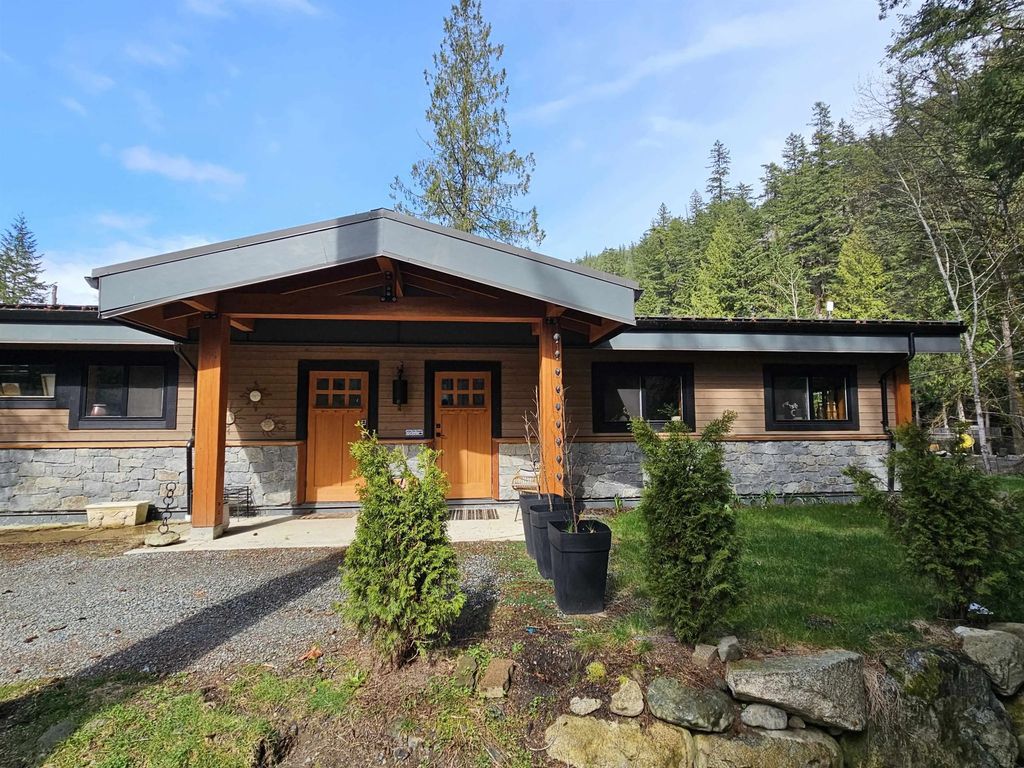 3070 Midnight Way, Squamish