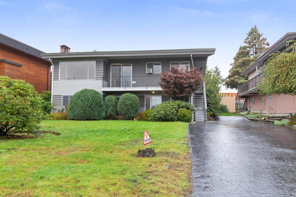 6905 Broadway, Burnaby