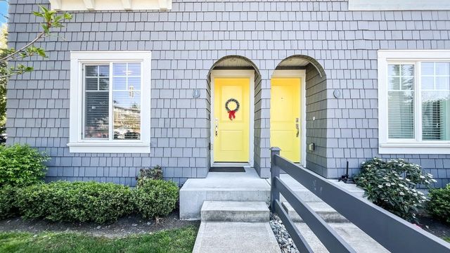 15487 99a Avenue 1, Surrey