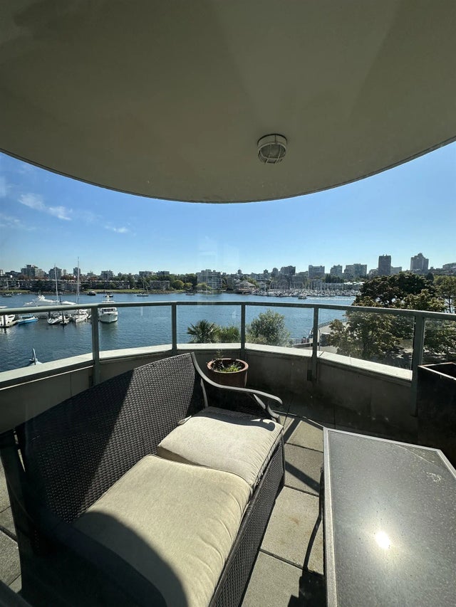 1228 Marinaside Crescent 122, Vancouver
