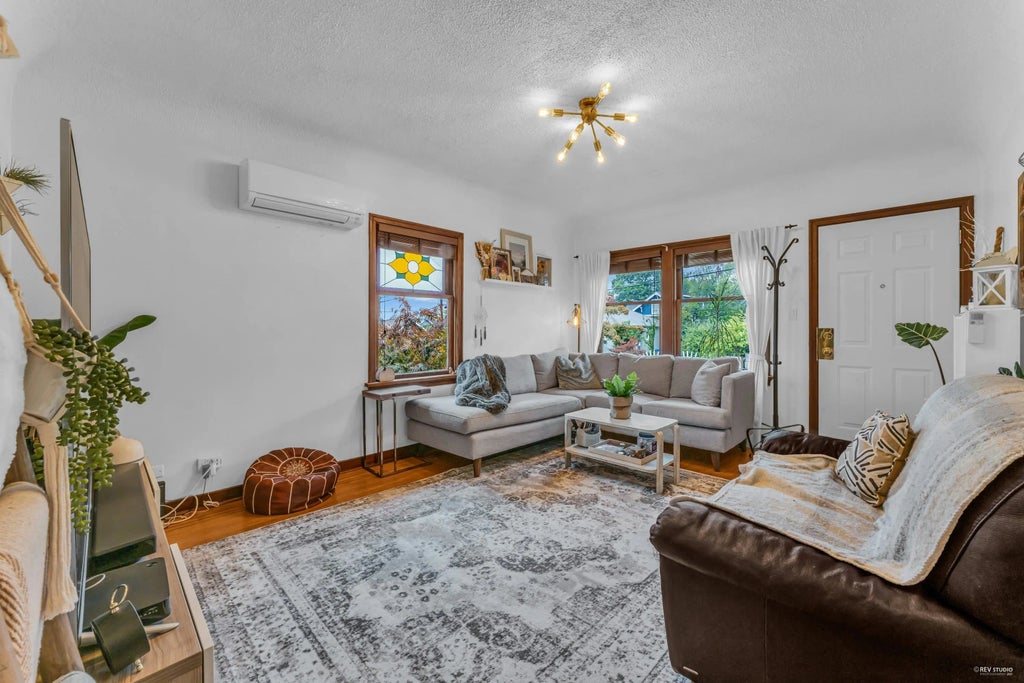 820 Third Avenue, New Westminster