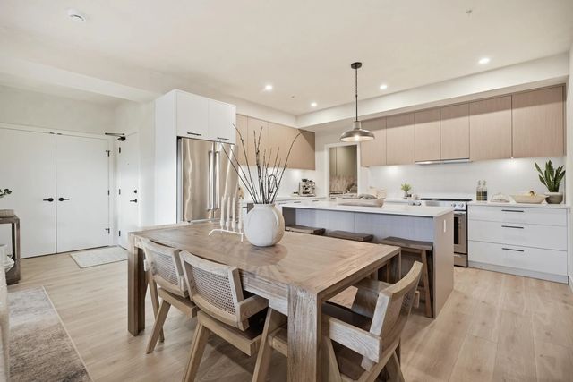 2635 King George Boulevard 338, Surrey