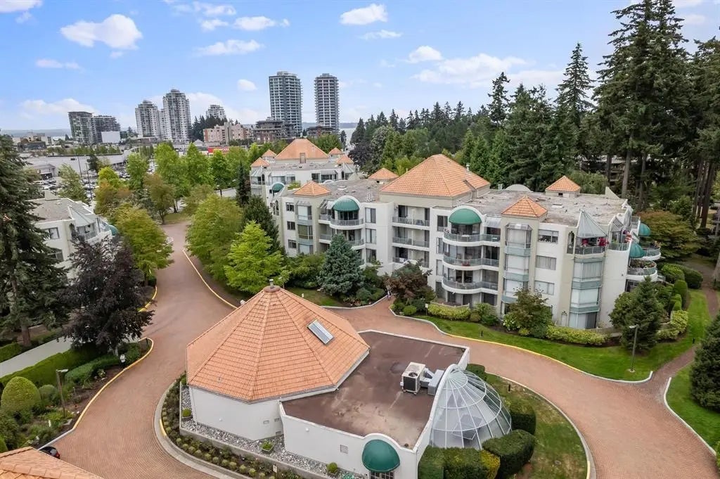 1725 Martin Drive 201, Surrey