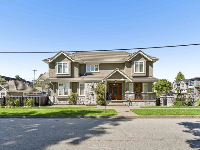 255 Carleton Avenue, Burnaby