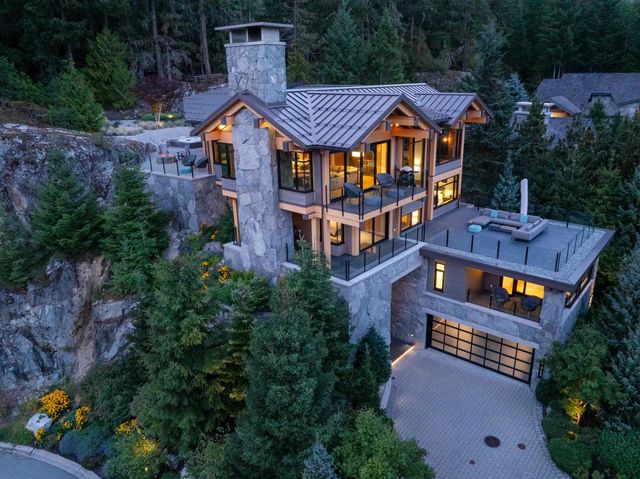 7465 Treetop Lane, Whistler