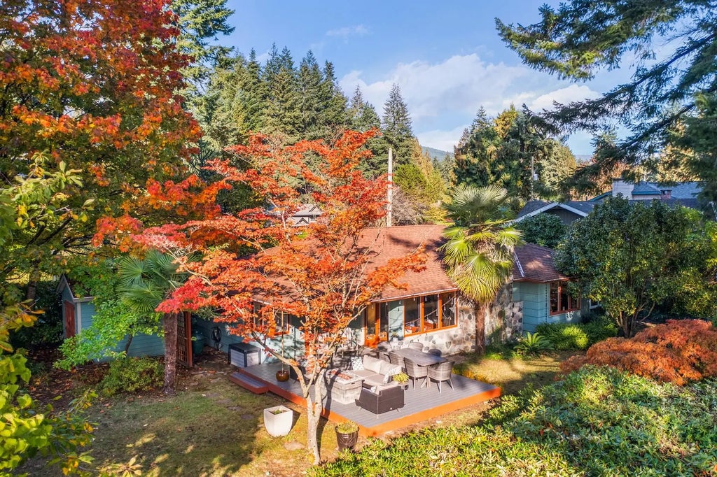 1090 W Keith Road, North Vancouver