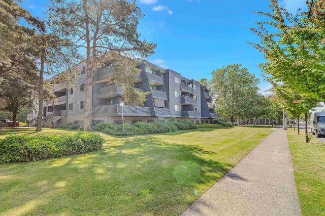 17661 58a Avenue 213, Surrey