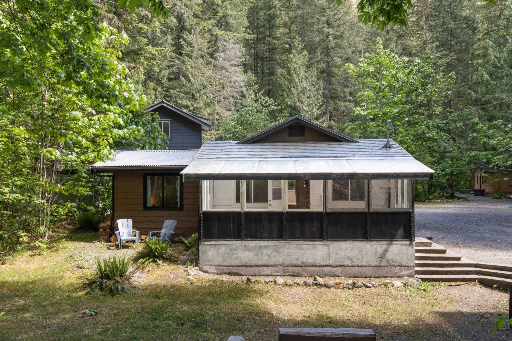 2000 Midnight Way, Squamish