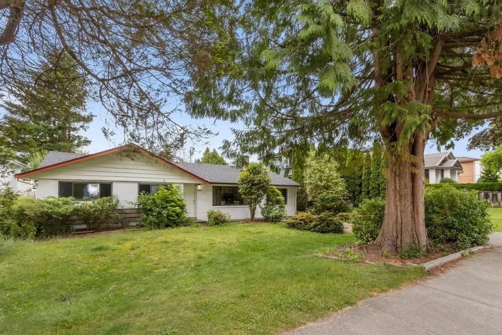 6539 Napier Street, Burnaby