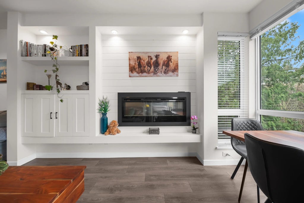 2238 Whatcom Road 204, Abbotsford