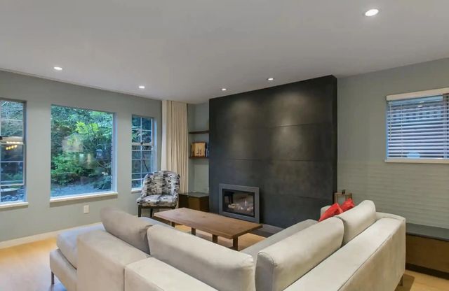 453x 16th Ave W Ground Floor, Vancouver