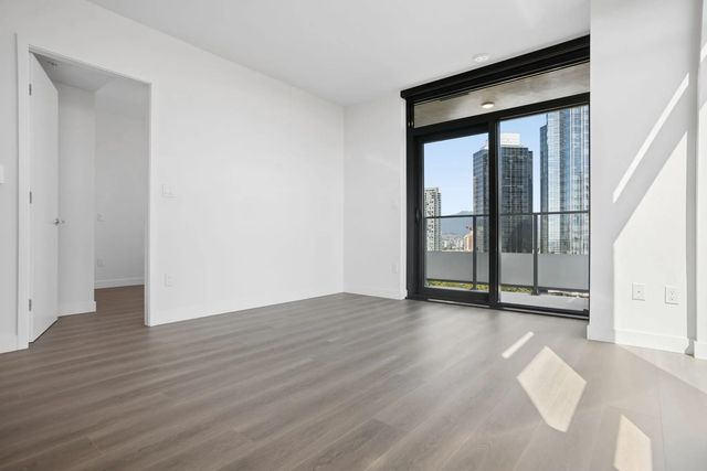 6608 Sussex Avenue 206, Burnaby