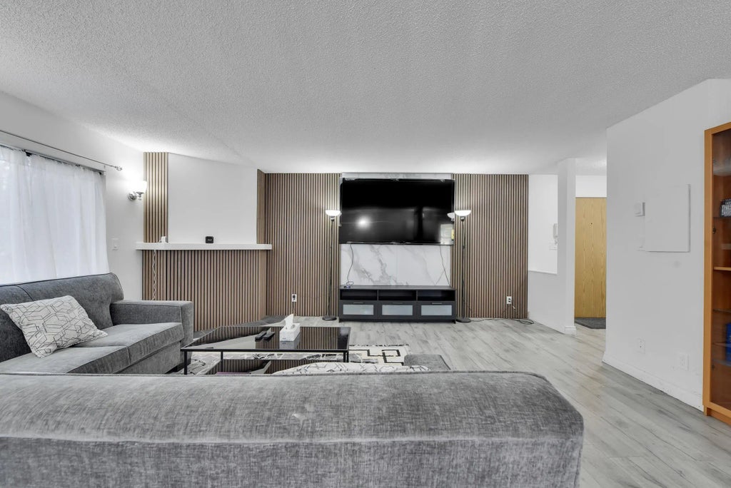 7064 133b Street 203, Surrey