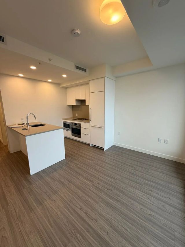 13675 107a Avenue 3403, Surrey