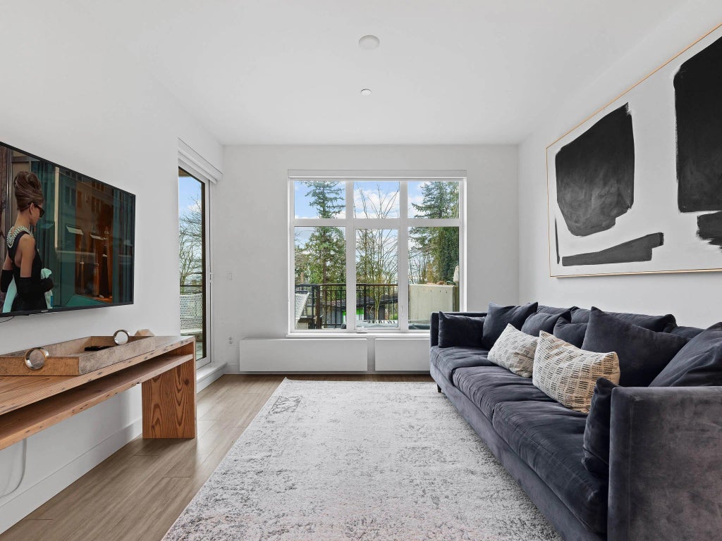 733 E 3rd Street 107, North Vancouver