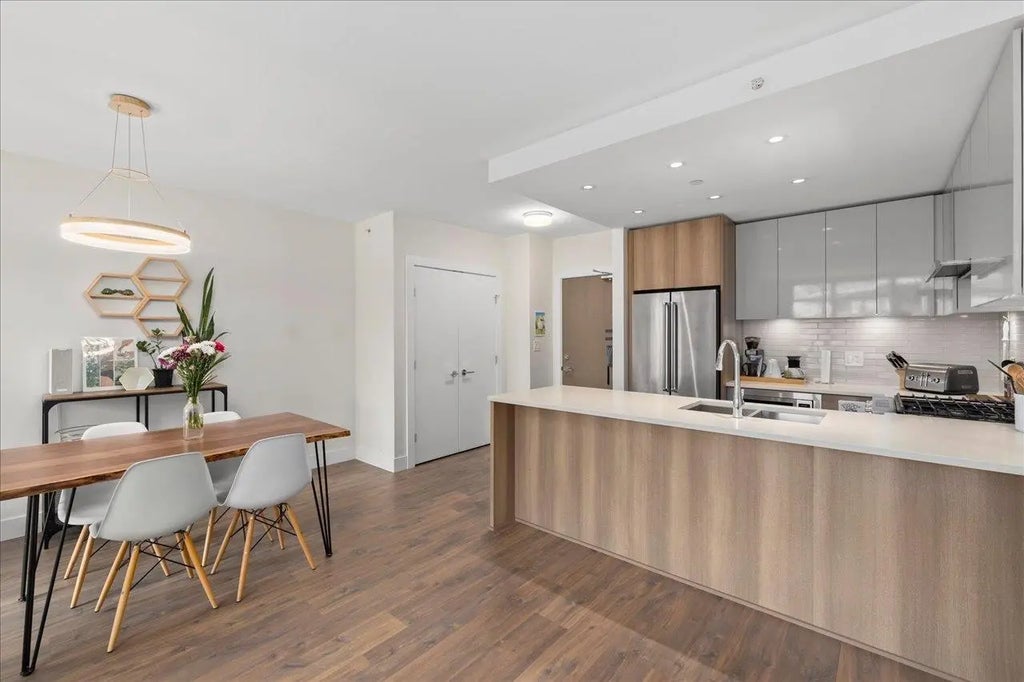 258 Nelson's Court 607, New Westminster