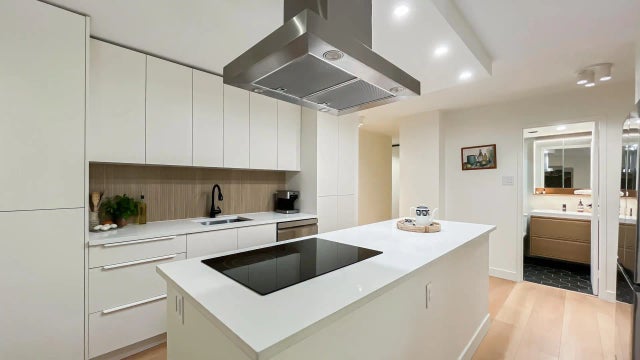 2016 Fullerton Avenue 102, North Vancouver