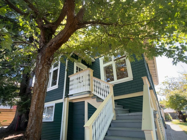 3336 E Georgia Street, Vancouver