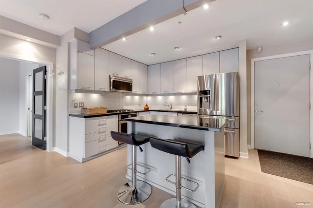 530 Raven Woods Drive 210, North Vancouver