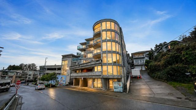 14955 Victoria Avenue 404, White Rock