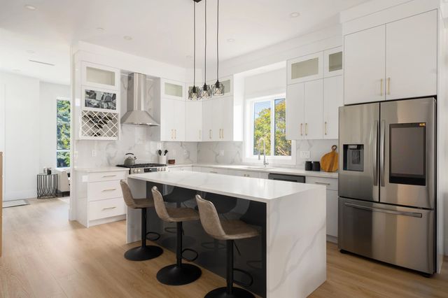 122 Eighth Avenue 1, New Westminster