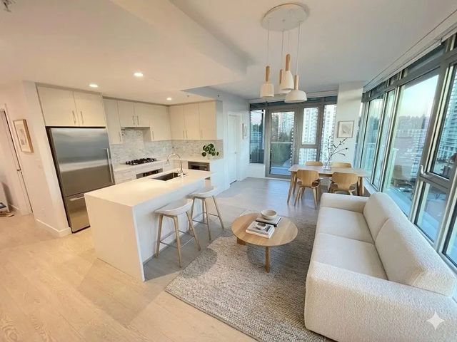 518 Whiting Way 1307, Coquitlam