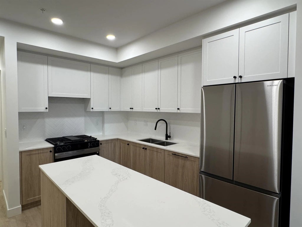 19911 76 Avenue 502, Langley