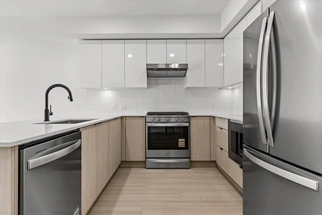 2277 Hawthorne Avenue 207, Port Coquitlam