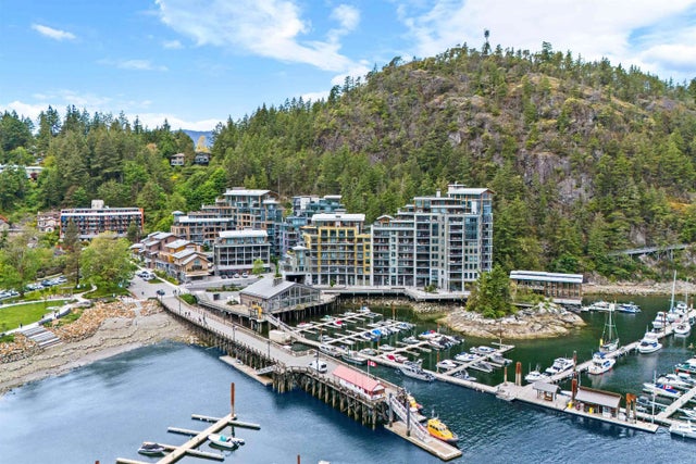 6699 Nelson Avenue 402, West Vancouver