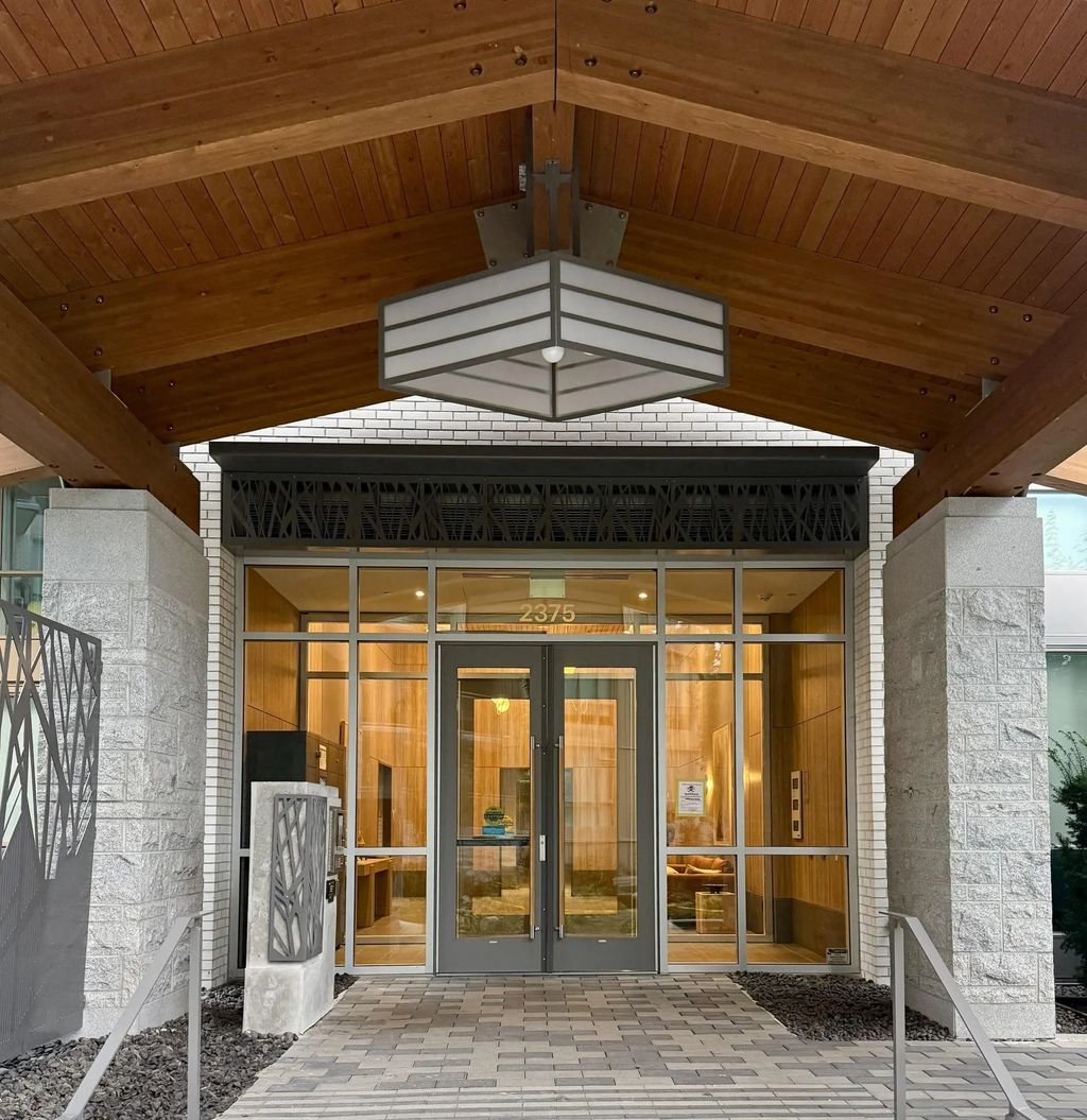 2375 Emery Court 704, North Vancouver