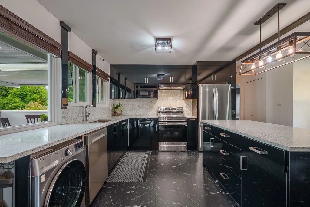 1121 Prairie Avenue, Port Coquitlam