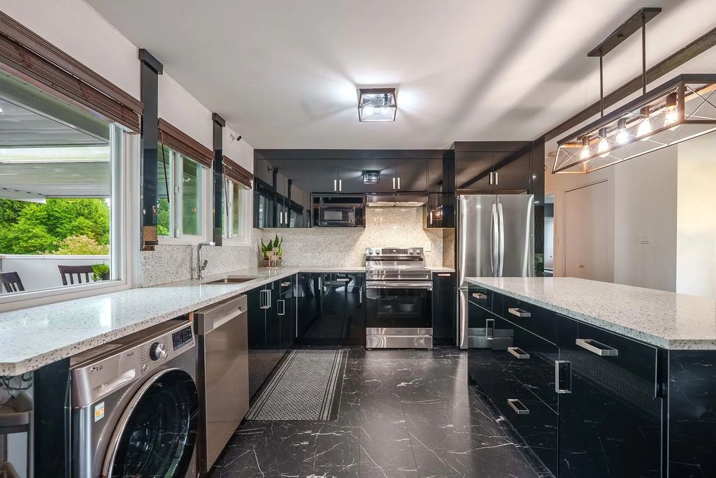 1121 Prairie Avenue, Port Coquitlam