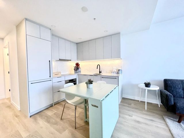 13685 102 Avenue 2501, Surrey