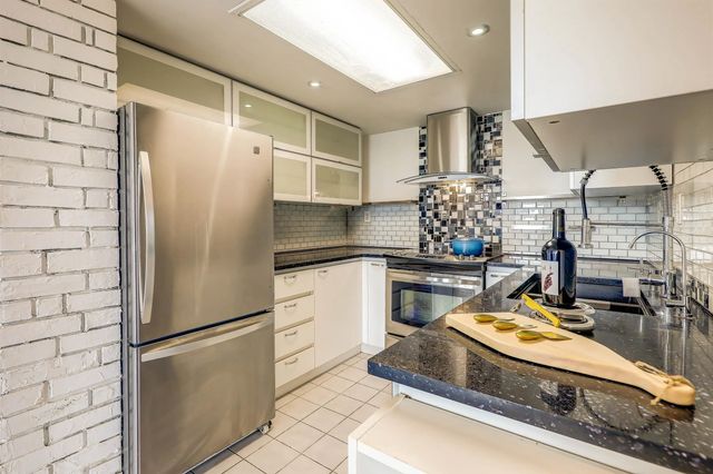 10082 148 Street 808, Surrey
