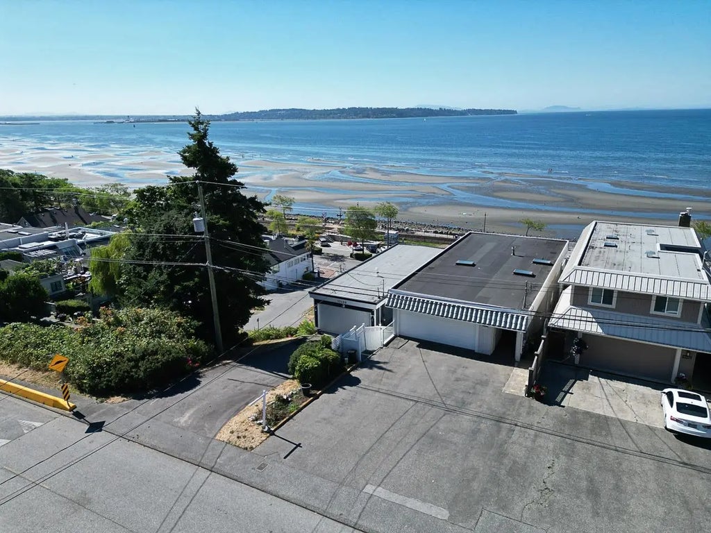 15452 Victoria Avenue, White Rock
