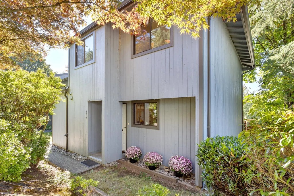 942 Blackstock Road, Port Moody