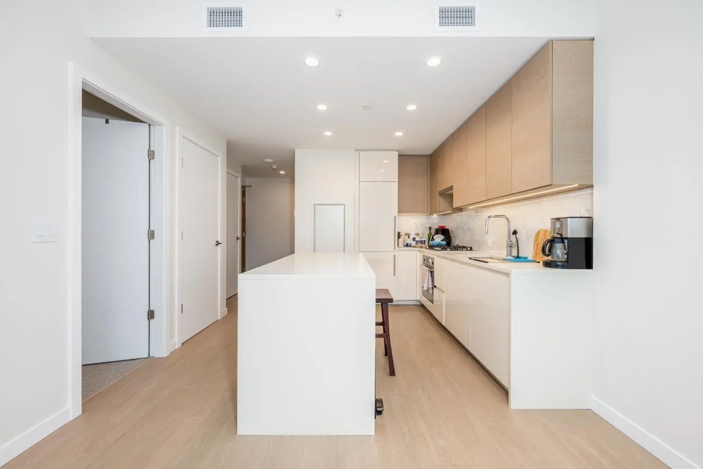 4168 Lougheed Highway 2301, Burnaby