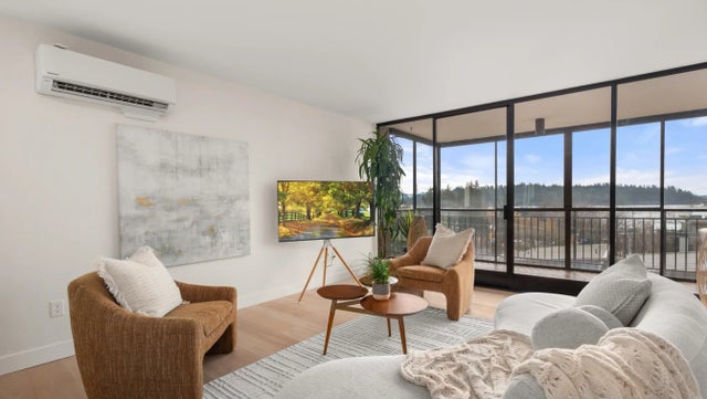 475 13th Street 401, West Vancouver