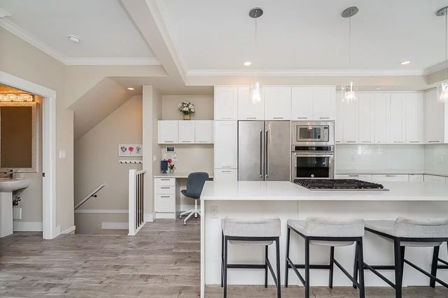 16488 64 Avenue 200, Surrey
