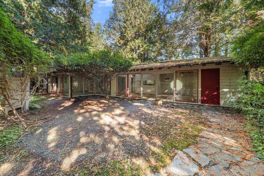 3745 Southridge Avenue, West Vancouver