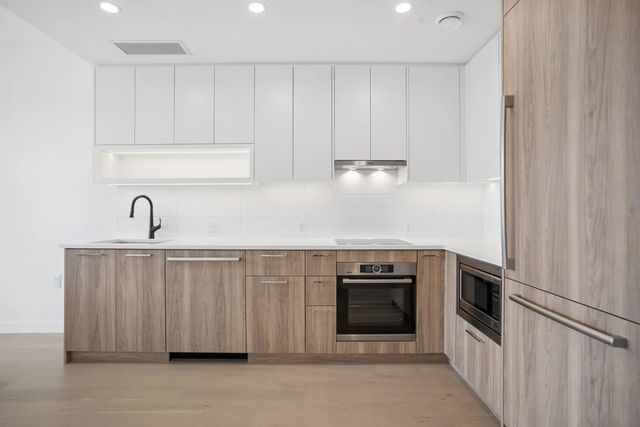 8398 Oak Street 202, Vancouver