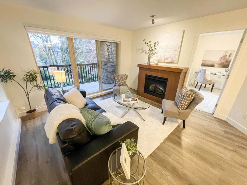 8915 202 Street 207, Langley