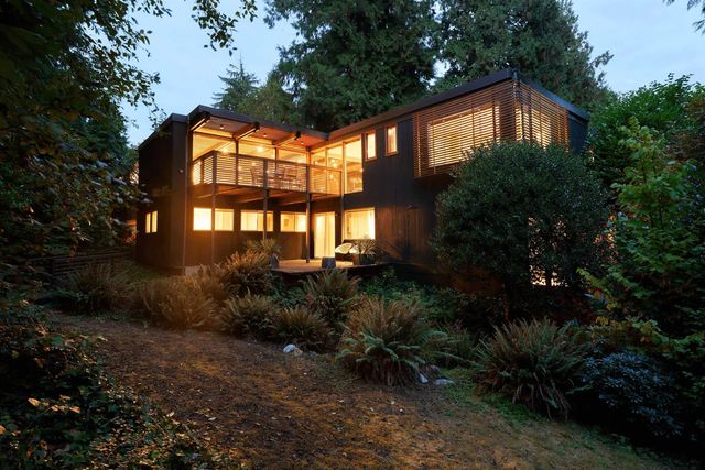 945 15th Street, West Vancouver